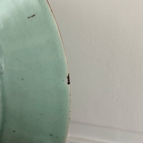Assiette chinoise en porcelaine céladon décor d'oiseaux et de papillons M3917