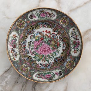 Assiette chinoise XIXe décor floral et de papillons M4026