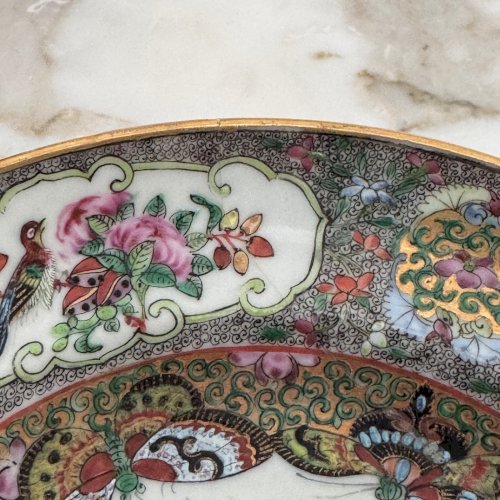 Assiette chinoise XIXe décor floral et de papillons M4026