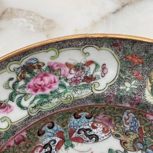 Assiette chinoise XIXe décor floral et de papillons M4026