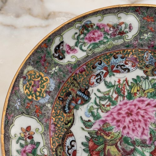 Assiette chinoise XIXe décor floral et de papillons M4026