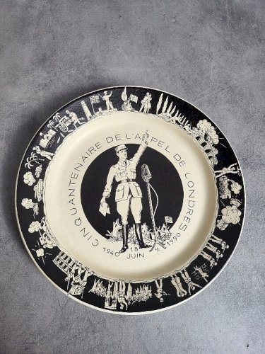ASSIETTE CINQUANTENAIRE DE L'APPEL DE LONDRES 18 JUIN 1940 AU 22 NOV 1990 N°653