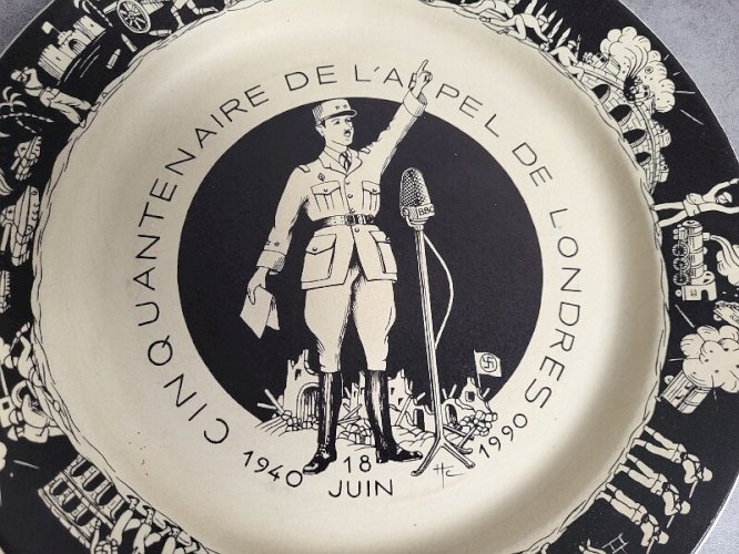 ASSIETTE CINQUANTENAIRE DE L'APPEL DE LONDRES 18 JUIN 1940 AU 22 NOV 1990 N°653