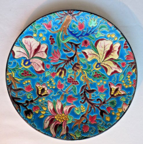 "Assiette, coupelle 18 cm en émaux de Longwy, Fleurs de Clématites sur fond bleu