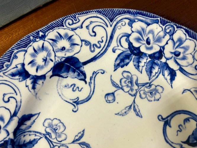 Assiette Creil et Montereau « Flora »