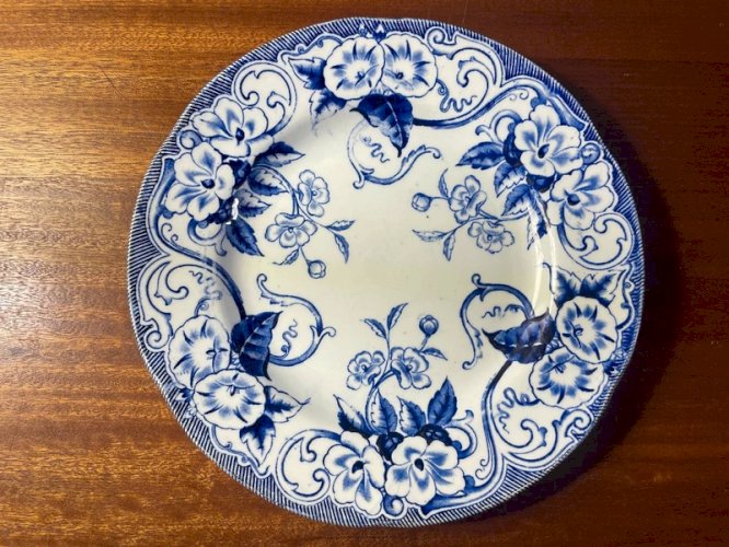 Assiette Creil et Montereau « Flora »