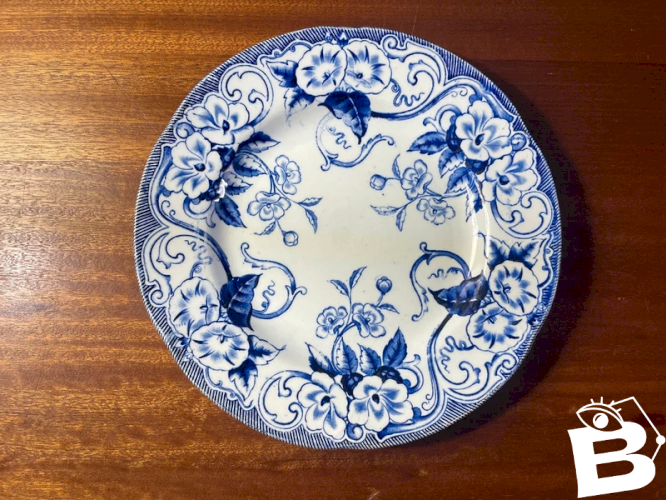 Assiette Creil et Montereau « Flora »