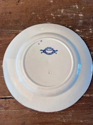 Assiette Creil et Montereau modèle Flora