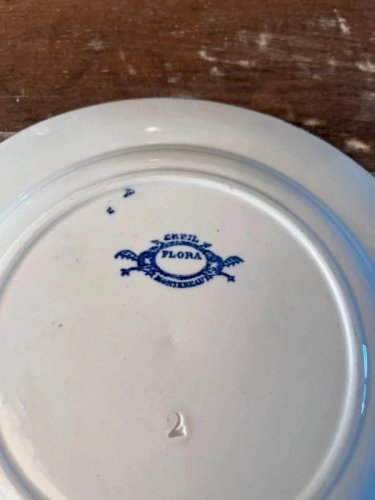 Assiette Creil et Montereau modèle Flora