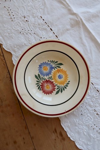 Assiette creuse ancienne en terre de fer Creil et Montereau Veritas