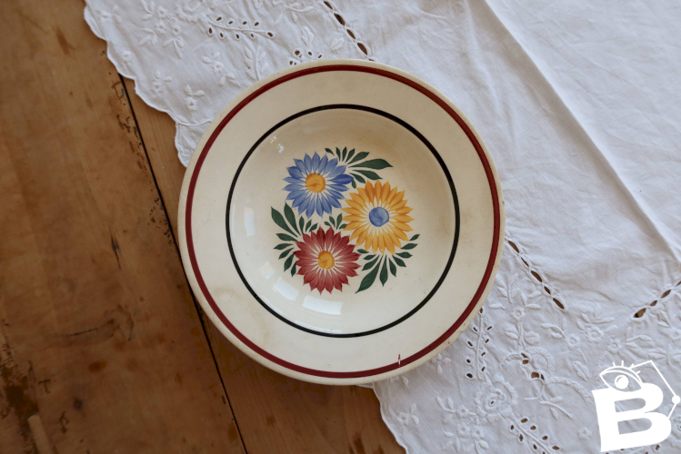 Assiette creuse ancienne en terre de fer Creil et Montereau Veritas
