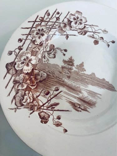 Assiette creuse ancienne Terre de Fer – Boch Frères, modèle Cotage