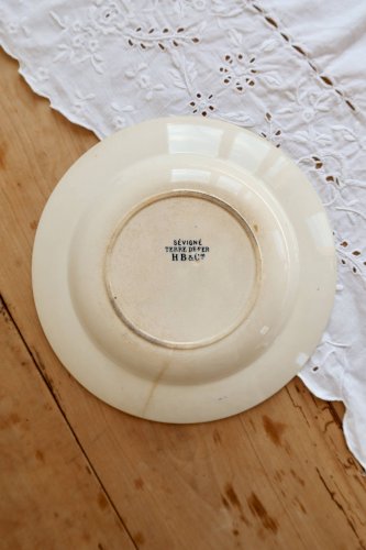 Assiette creuse ancienne terre de fer HB&Cie Choisy-le-Roi - Modèle Sévigné