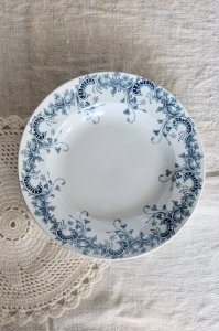 Assiette creuse ancienne terre de fer Saint Amand - Modèle Byzantin