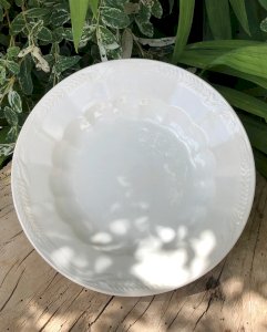 White deep plate L Amandinoise