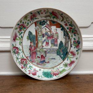 Assiette creuse Canton XIXe décor de personnages M3987