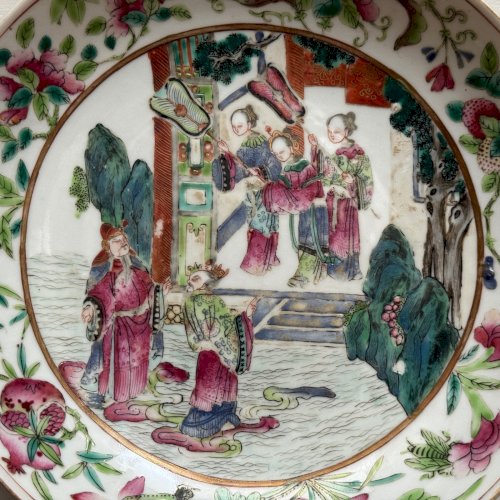 Assiette creuse Canton XIXe décor de personnages M3987