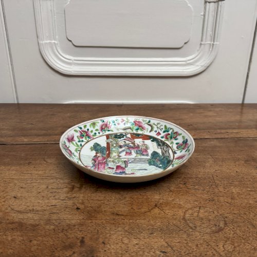 Assiette creuse Canton XIXe décor de personnages M3987