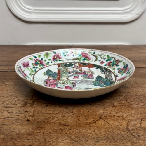 Assiette creuse Canton XIXe décor de personnages M3987