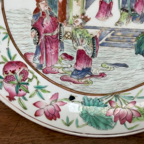 Assiette creuse Canton XIXe décor de personnages M3987