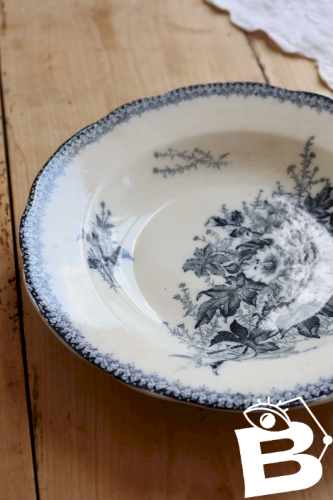 Assiette creuse terre de fer Onnaing - Décor végétal bleu