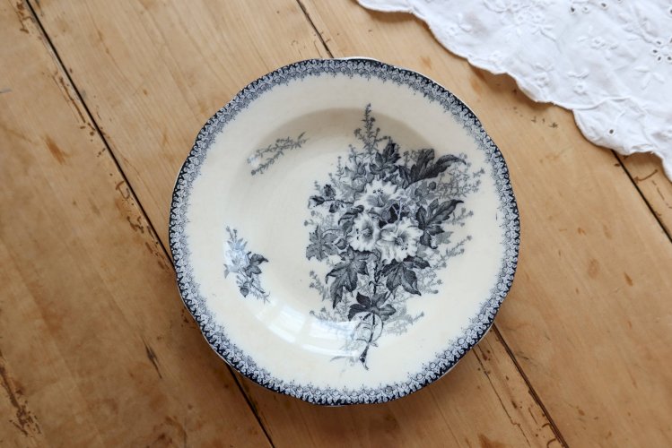 Assiette creuse terre de fer Onnaing - Décor végétal bleu