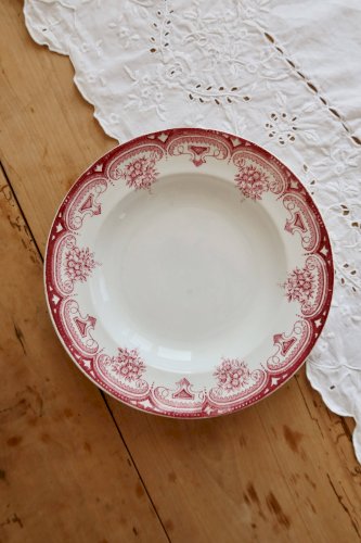 Assiette creuse terre de fer rouge Onnaing - Modèle Narcisse