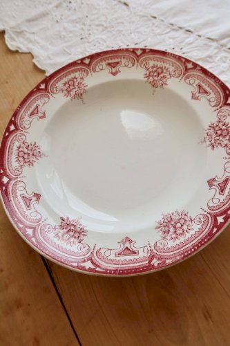 Assiette creuse terre de fer rouge Onnaing - Modèle Narcisse
