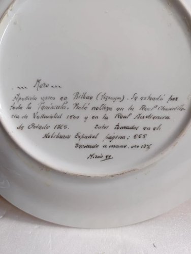assiette de collection en porcelaine dorigine espagnol à decor de blason en bon etat