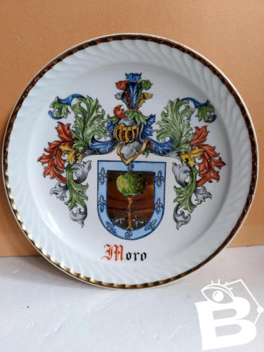assiette de collection en porcelaine dorigine espagnol à decor de blason en bon etat