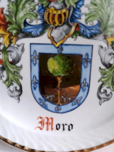 assiette de collection en porcelaine dorigine espagnol à decor de blason en bon etat