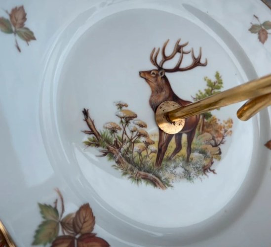 Assiette de présentation Cerf et Faisan en porcelaine