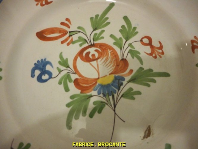 ASSIETTE DECOR DE FLEURS ANCIENNE N° 18