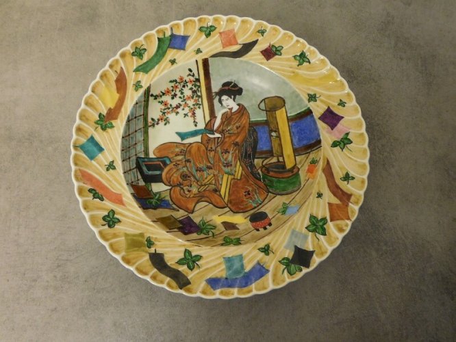 ASSIETTE DECOR D'UNE JAPONAISE SIGNEE PAGANI