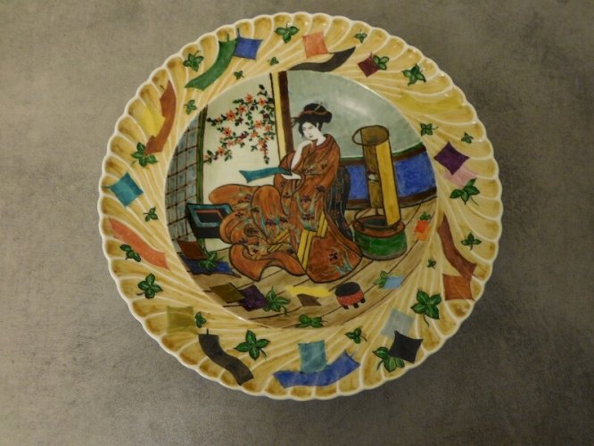 ASSIETTE DECOR D'UNE JAPONAISE SIGNEE PAGANI