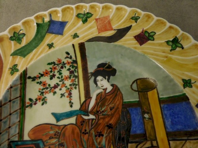 ASSIETTE DECOR D'UNE JAPONAISE SIGNEE PAGANI