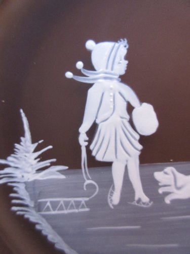 Assiette décorative Art Déco, opaline brune ajourée, Fillette sur l'étang gelé