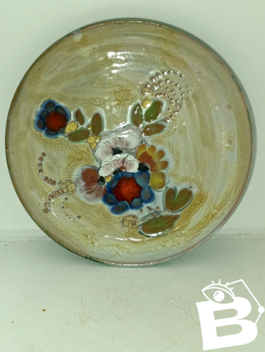 Assiette décorative en faïence peinte et émaillée de fleurs fait main signé  Francis à Vallauris