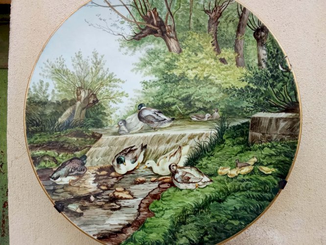 Assiette décorative peinte a la main.