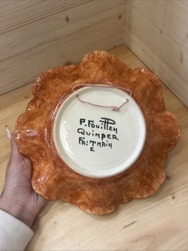 Assiette décorative signée Fouillen Quimper – faïence bretonne – 24 cm