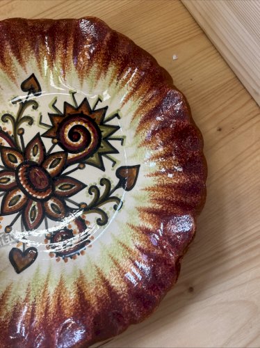 Assiette décorative signée Fouillen Quimper – faïence bretonne – 24 cm