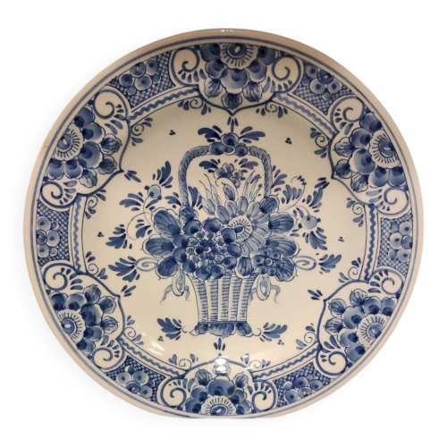 Assiette Delft à décor des fleurs