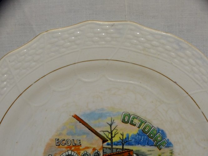 -ASSIETTE DESSERT CERAMIQUE MOULIN DES LOUPS HAMAGE ANCIENNE MOIS D'OCTOBRE    D
