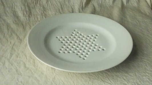 ASSIETTE EGOUTTOIR EN FRAISIER  POUR FRUITS EN FAIENCE DECOR ETOILE FIN 19 éme**