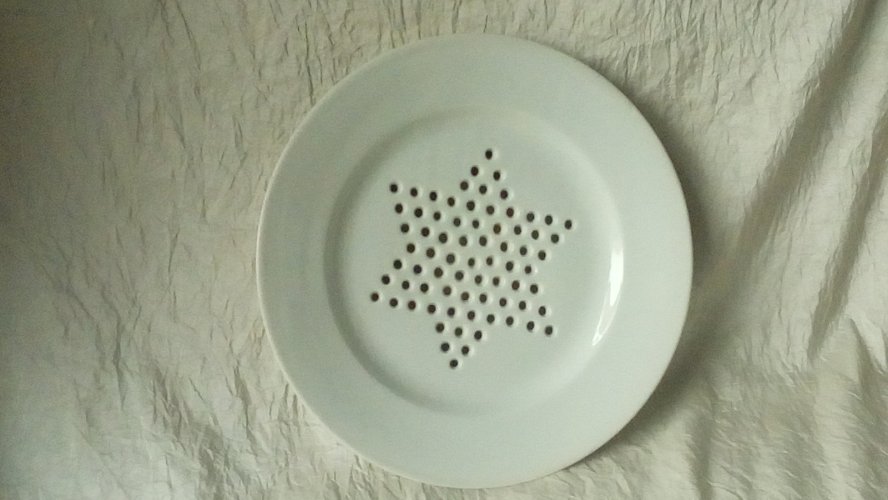 ASSIETTE EGOUTTOIR EN FRAISIER  POUR FRUITS EN FAIENCE DECOR ETOILE FIN 19 éme**