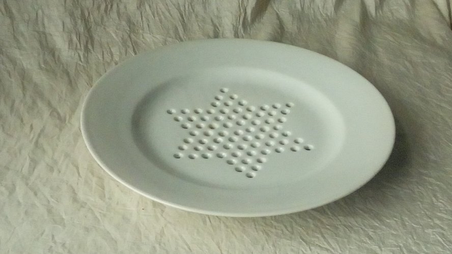 ASSIETTE EGOUTTOIR EN FRAISIER  POUR FRUITS EN FAIENCE DECOR ETOILE FIN 19 éme**