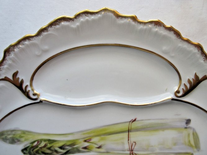 Assiette en barbotine de Limoges: Asperges et liserés à l'Or fin signée Leroux
