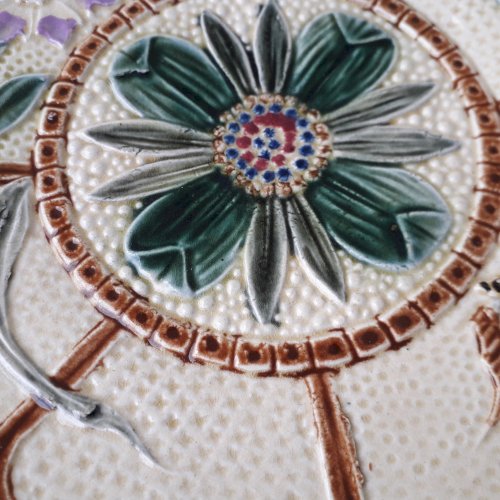 Assiette en barbotine Wasmuël