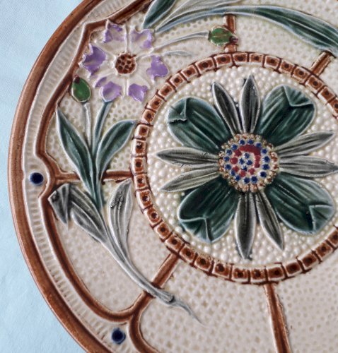 Assiette en barbotine Wasmuël