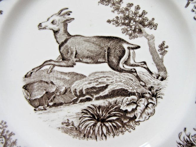 assiette en céramique noir et blanc signé Villeroy et Boch: Le Chamois